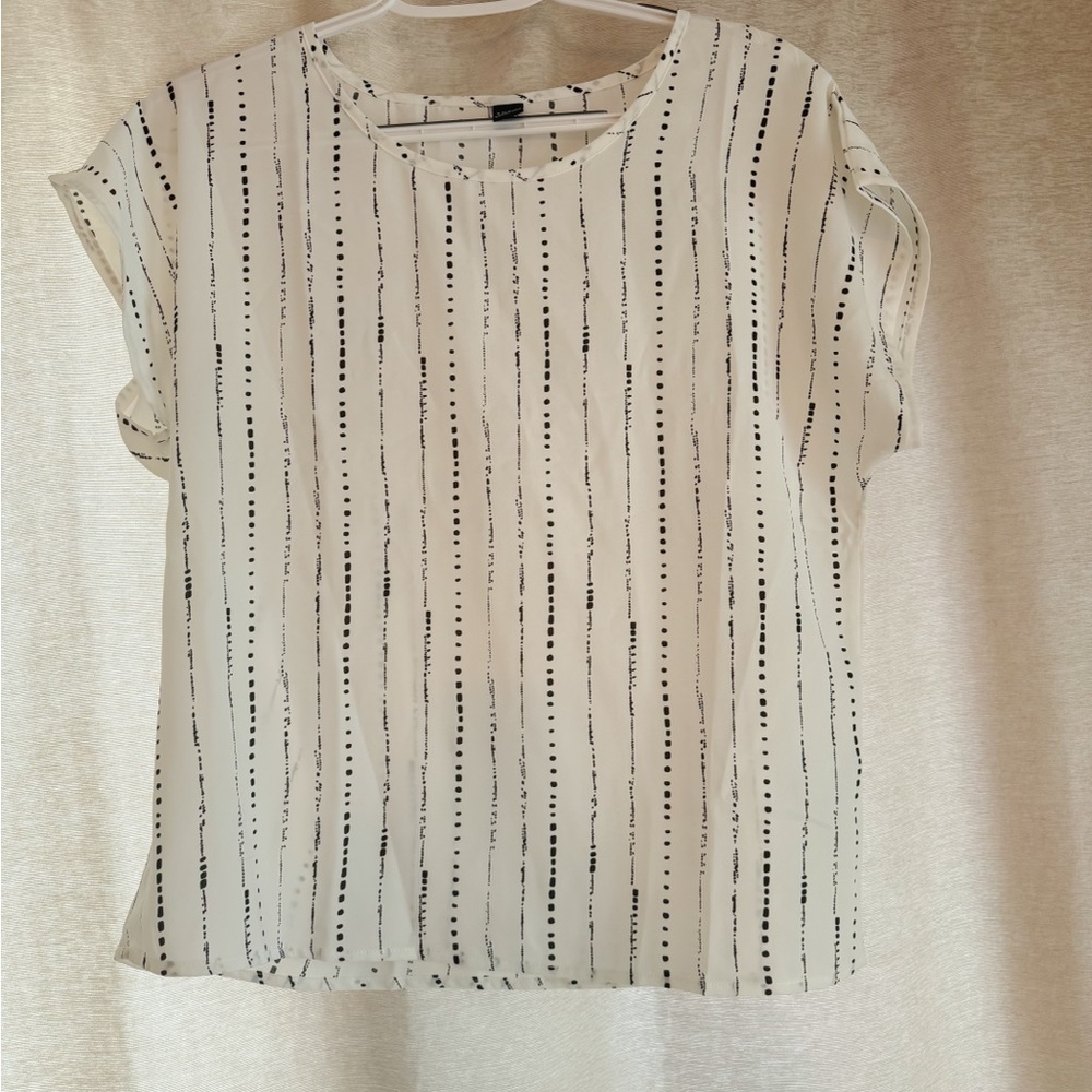 SHEIN White and Cream Cap Sleeve Boxy Blouse